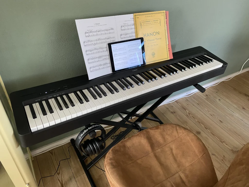 Yamaha P-145